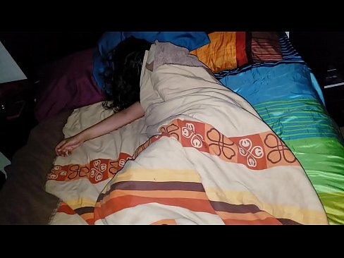❤️ सौतेनी आमा सुतेको बेला आफ्नी जवान सौतेनी आमालाई पिट्दै। ❤️ गुदा अश्लील ❌️❤